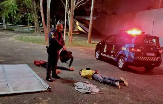 GCM de Santo André prende duas pessoas por roubo de porta metálica na região do Paço