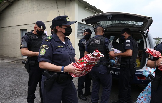 Guardas municipais de SBC doam brinquedos para crianças de entidades assistenciais