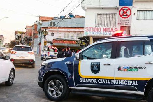 GCM de São Bernardo prende um homem e apreende dois menores por roubo no Baeta Neves