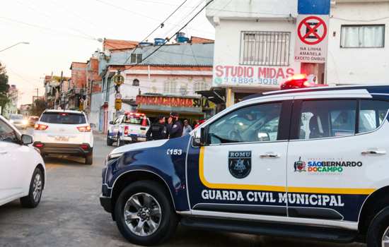 GCM de São Bernardo prende um homem e apreende dois menores por roubo no Baeta Neves