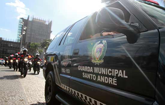 GCM de Santo André prende duas pessoas por roubo de veículo na Vila Guiomar