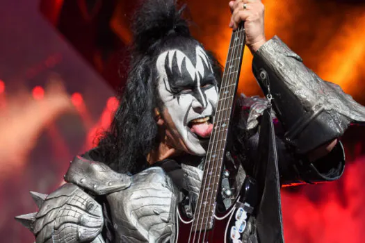 Gene Simmons tranquiliza fãs após passar mal em show do Kiss em Manaus: ‘nada sério’