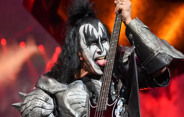 Gene Simmons tranquiliza fãs após passar mal em show do Kiss em Manaus: ‘nada sério’