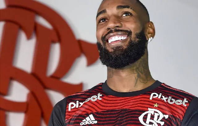 Meio-campista Gerson retorna ao Flamengo com contrato até 2027