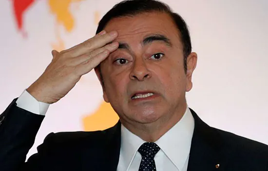 Jornal turco diz que Ghosn fugiu em caixa de equipamento de som