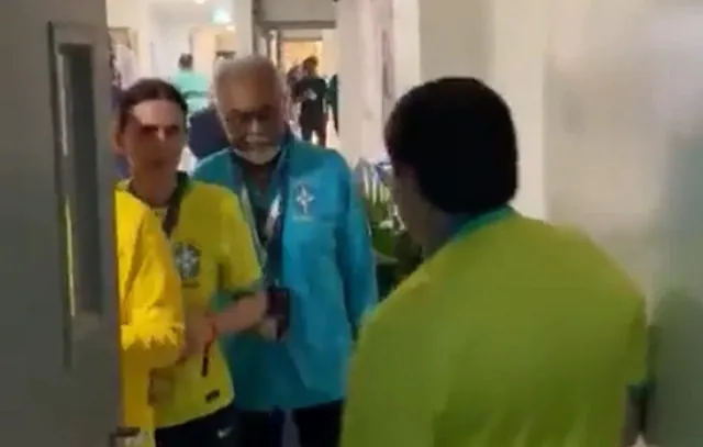 Gilberto Gil é hostilizado por torcedores brasileiros em jogo da seleção