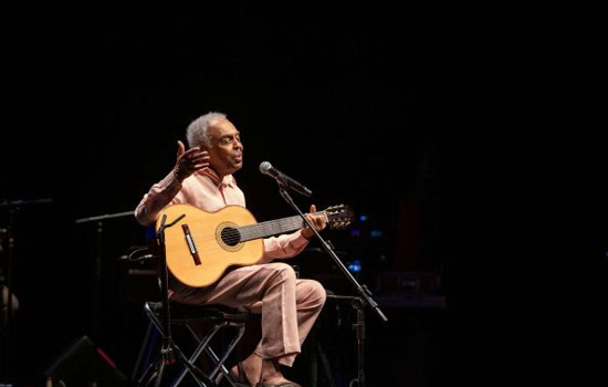 Gilberto Gil comemora aniversário com a família em live especial