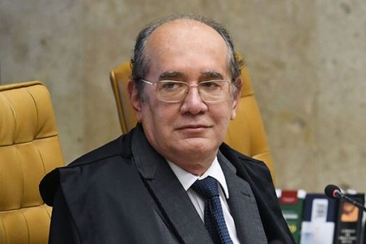 Gilmar Mendes anula decisão do TJRJ que beneficiava Carlos Bolsonaro