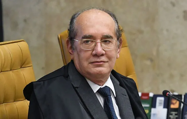 Gilmar Mendes anula decisão do TJRJ que beneficiava Carlos Bolsonaro