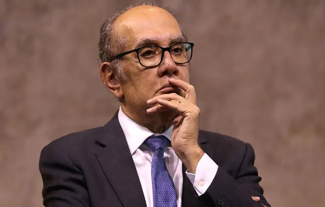 Gilmar Mendes toma posse na cadeira de ministro substituto no TSE