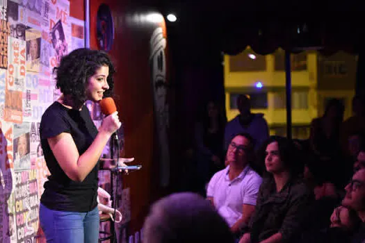 Giovana Fagundes apresenta o stand-up “A vida é muito boa, né gente?”