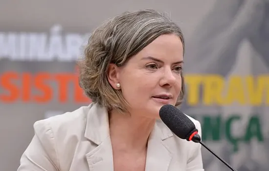 Gleisi Hoffmann culpabiliza Bolsonaro pela violência contra eleitores petistas