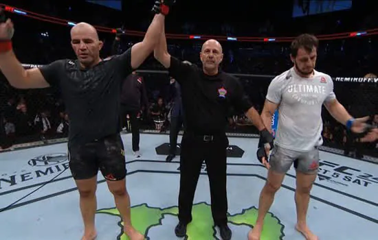 Glover Teixeira vence Nikita Krylov por decisão dividida no UFC Vancouver