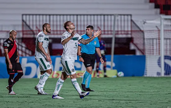 Goiás vence Atlético-GO e diminui vantagem para sair da lanterna do brasileirão