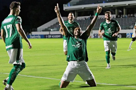 Goiás vence Sport e sai da lanterna do brasileirão