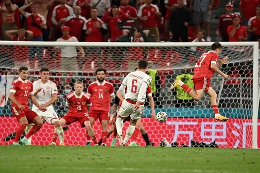 Dinamarca goleia Rússia e se garante nas oitavas da Eurocopa