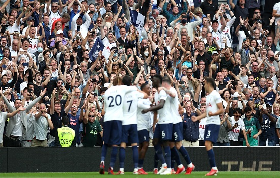 Tottenham carimba a faixa do City no jogo mais aguardado da abertura do Inglês