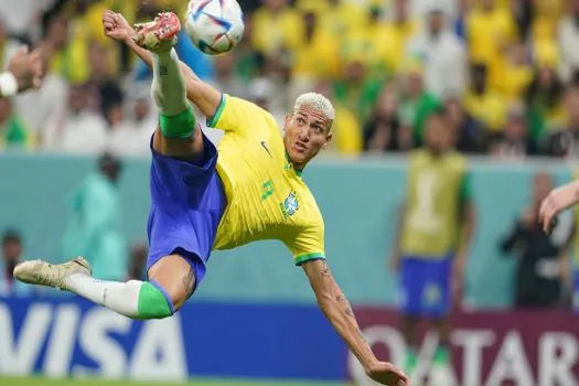 Gol de voleio de Richarlison é eleito o mais bonito da Copa do Catar