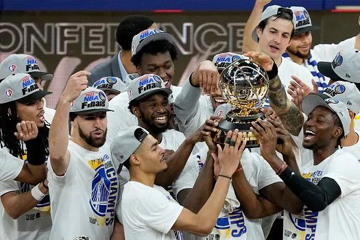 Golden State Warriors vence Dallas Mavericks e é campeão da Conferência do Oeste