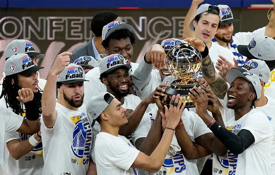 Golden State Warriors vence Dallas Mavericks e é campeão da Conferência do Oeste