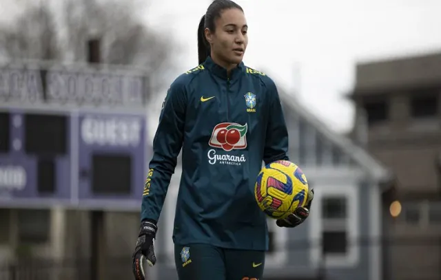 Goleira Lorena vai passar por cirurgia no joelho e está fora da Copa do Mundo