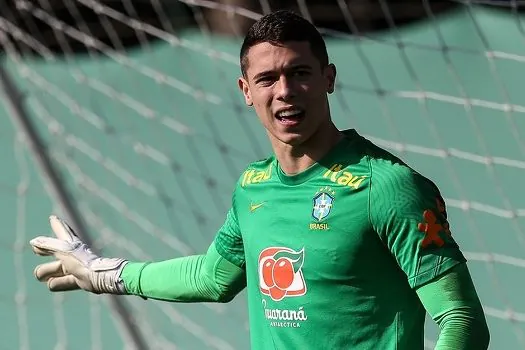 Exame para covid-19 dá negativo e goleiro Brenno é liberado para ir ao Japão