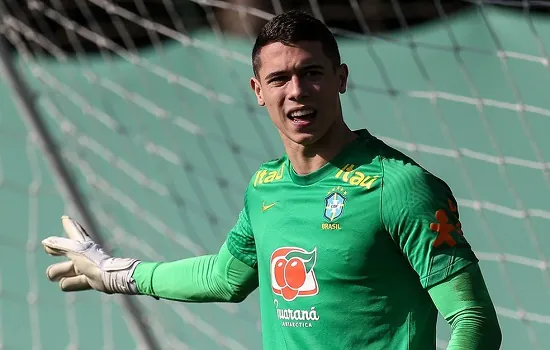 Exame para covid-19 dá negativo e goleiro Brenno é liberado para ir ao Japão