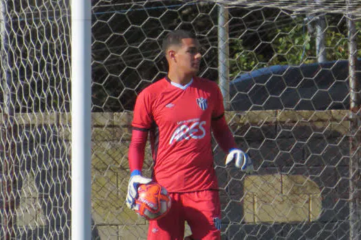 Goleiro Junior destaca crescimento profissional no EC São Bernardo