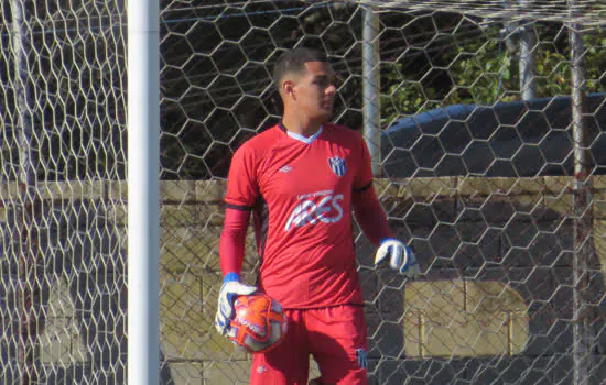 Goleiro Junior destaca crescimento profissional no EC São Bernardo