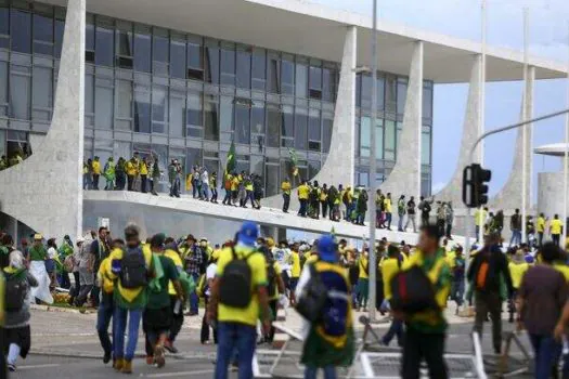 Empresas receberam pagamento em espécie para transportar radicais