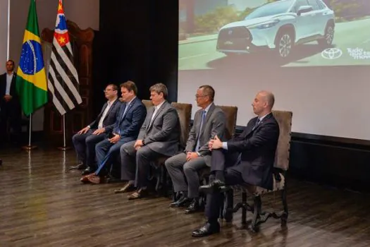 Governo e Toyota anunciam R$1,7 bilhão para produção de compacto híbrido-flex