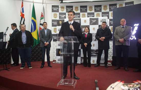 Governador anuncia reforma de 27 distritos policiais e compra de 17 mil armas e coletes