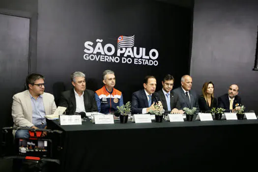 Governo anuncia verba de R$ 20 mi para recuperar danos após enchentes