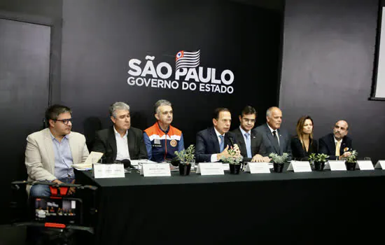 Governo anuncia verba de R$ 20 mi para recuperar danos após enchentes