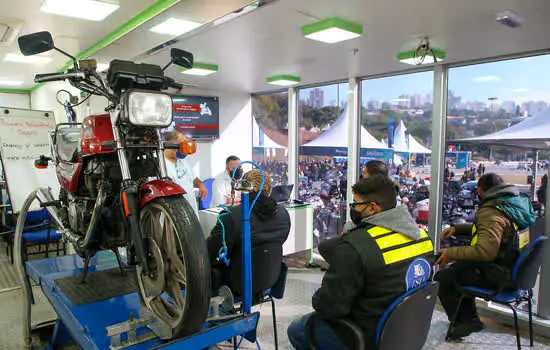 Governo de SP anuncia curso gratuito para motofretistas em Pit Stop do Detran.SP