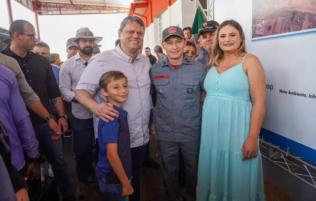 SP entrega obras viárias