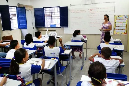 Governo libera R$ 4 bi para ampliar vagas de tempo integral em escolas