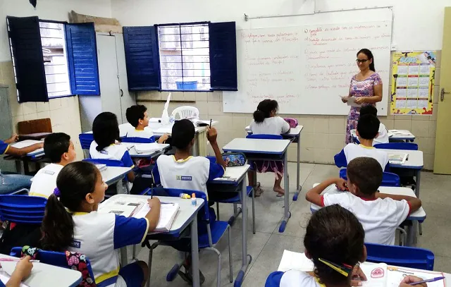 Governo libera R$ 4 bi para ampliar vagas de tempo integral em escolas