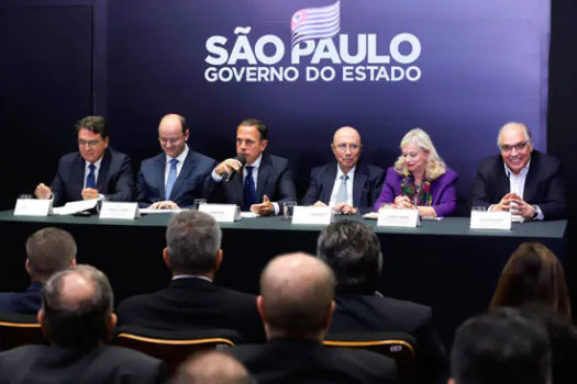 Governo anuncia bônus de R$ 425 mi para servidores da Educação