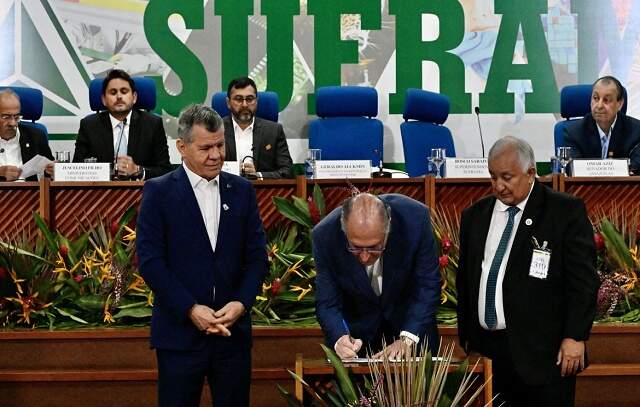 Alckmin assina contrato de gestão do Centro de Bionegócios da Amazônia_x000D_