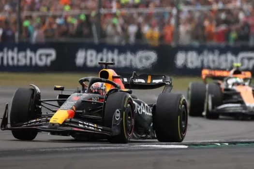 Verstappen sobra e vence 6ª seguida no GP da Inglaterra