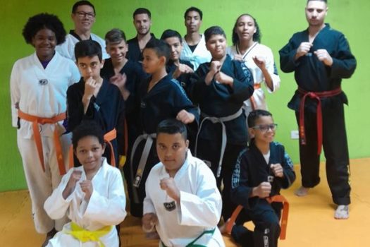 Alunos de Taekwondo de Ribeirão Pires participam de cerimônia de graduação