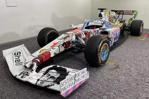 Com grafite, italiano faz homenagem a Senna em carro a ser exibido em Ímola