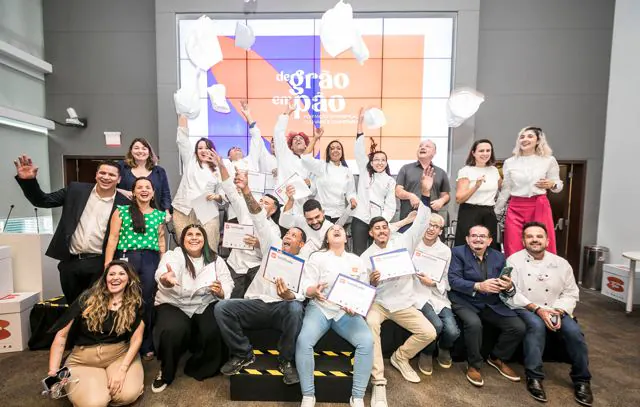 Jovens formados pelo De Grão em Pão recebem convite para trabalhar em padarias