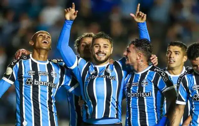 Com Grêmio e Internacional