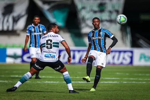 Wilson tem noite espetacular, faz gol, defende pênalti e garante empate do Coritiba