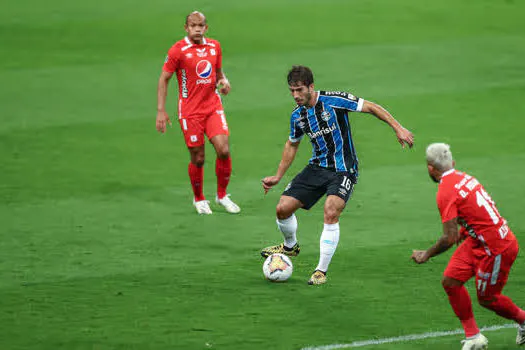 Com gol no último minuto, Grêmio empata com América de Cali e garante liderança