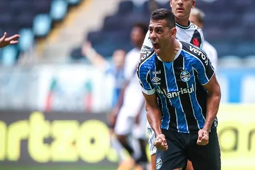 Grêmio goleia Vasco e entra no G4 do brasileirão