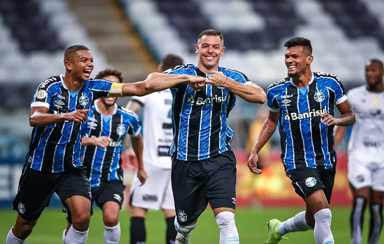 Grêmio vence sem problemas em casa e chega a 7ª colocação