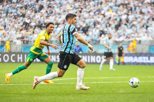 Suárez faz mais um, e Grêmio vence o Cuiabá pelo Brasileiro